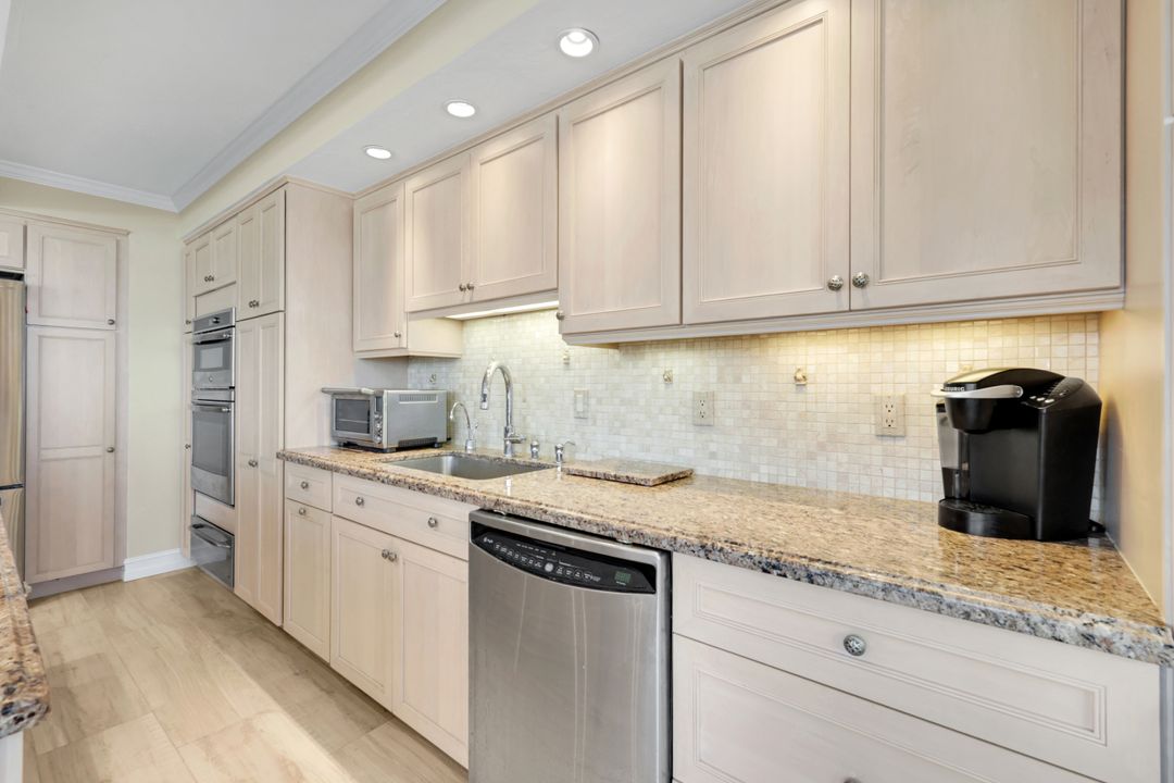 4041 Gulf Shore Blvd N #403, Naples, FL 34103
