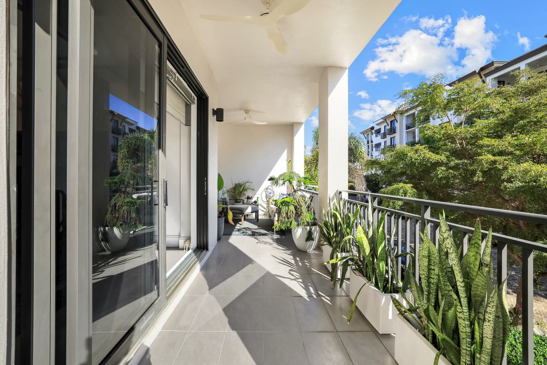 1035 3rd Ave S #215, Naples, FL 34102