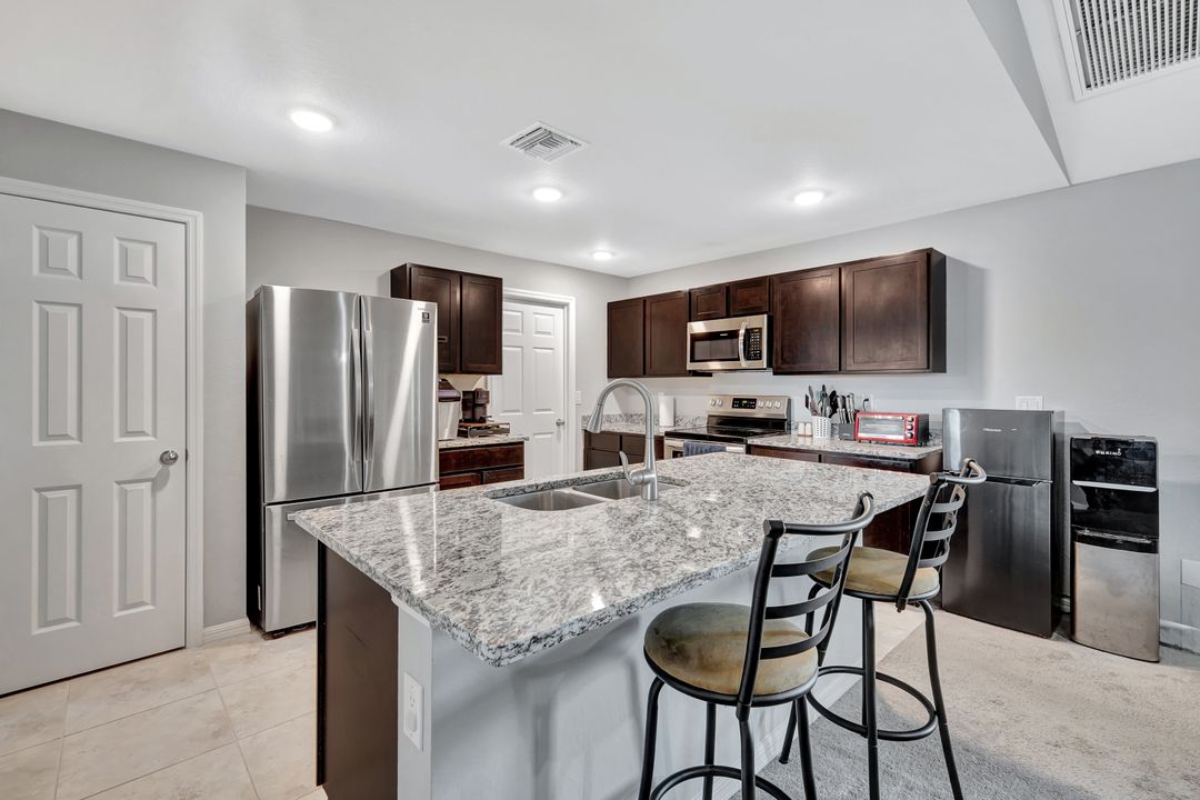 2612 NE 5th Ave, Cape Coral, FL 33909