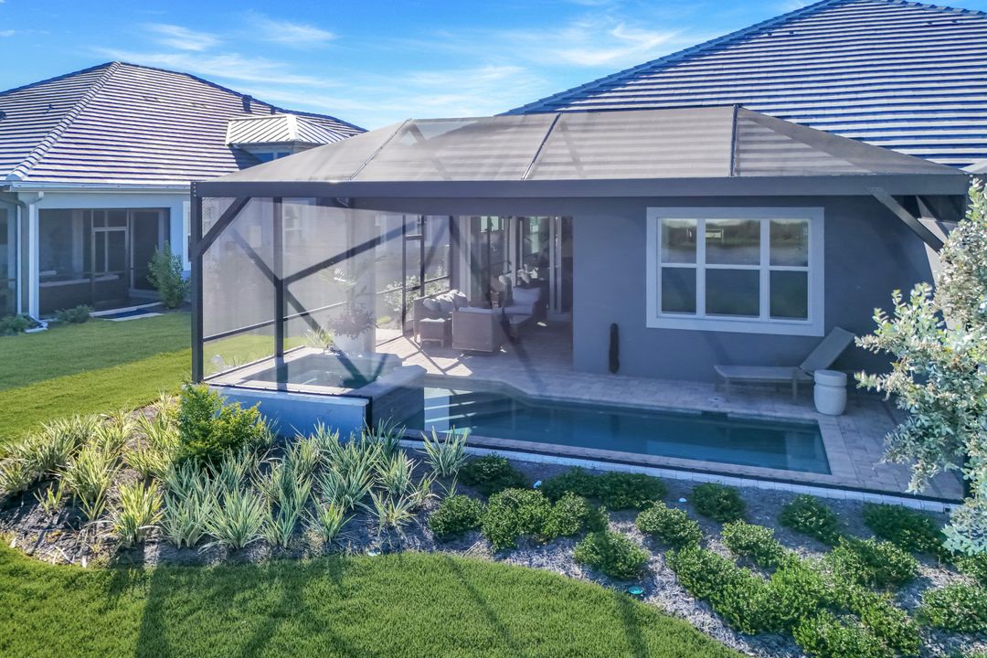8825 Yucatan Ct, Naples, FL 34112