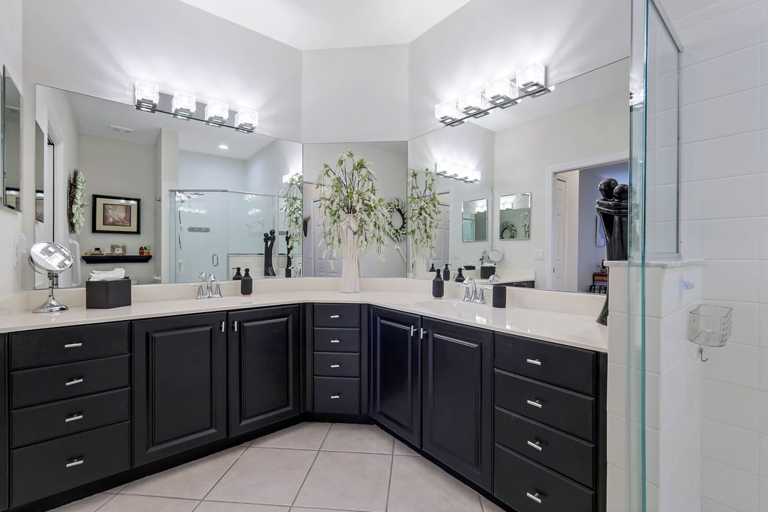 5930 3 Iron Dr #3202, Naples, FL 34110