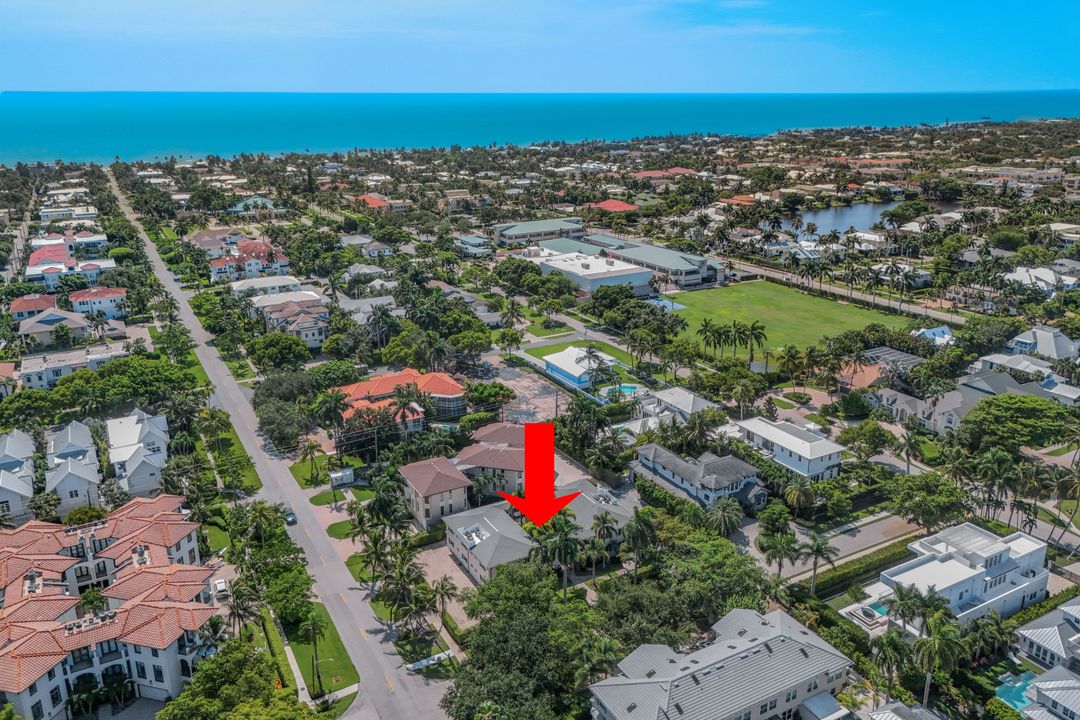 960 7th St S #105, Naples, FL 34102