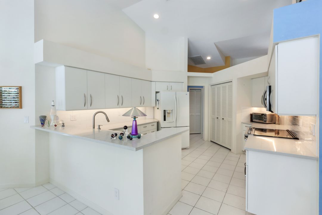 4332 Mistlethrush Ln, Naples, FL 34119