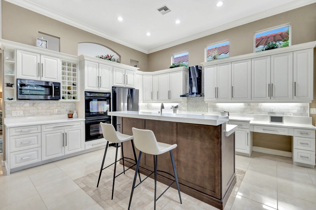 1282 Via Portofino, Naples, FL 34108