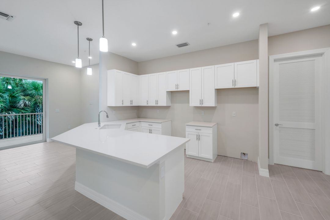 280 Antilles Wy E #101, Naples, FL 34112