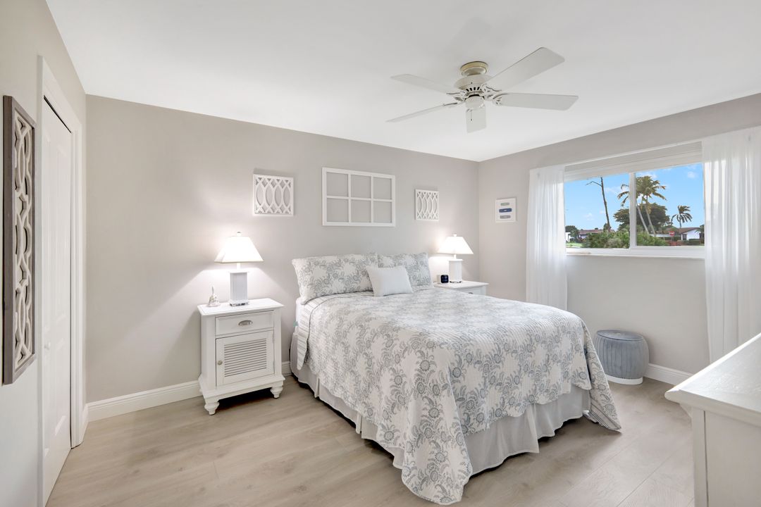 1004 Pine Isle Ln, Naples, FL 34112