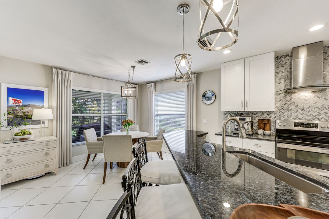 156 Stanhope Cir, Naples, FL 34104