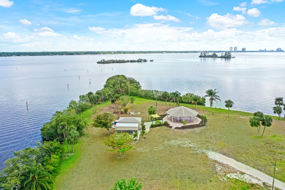 1720 Cascade Way, North Fort Myers, FL 33917