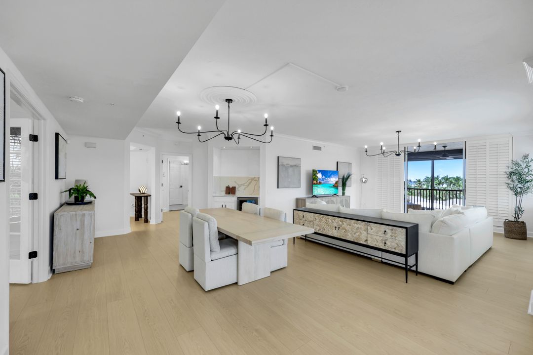 8720 Bay Colony Dr #404, Naples, FL 34108