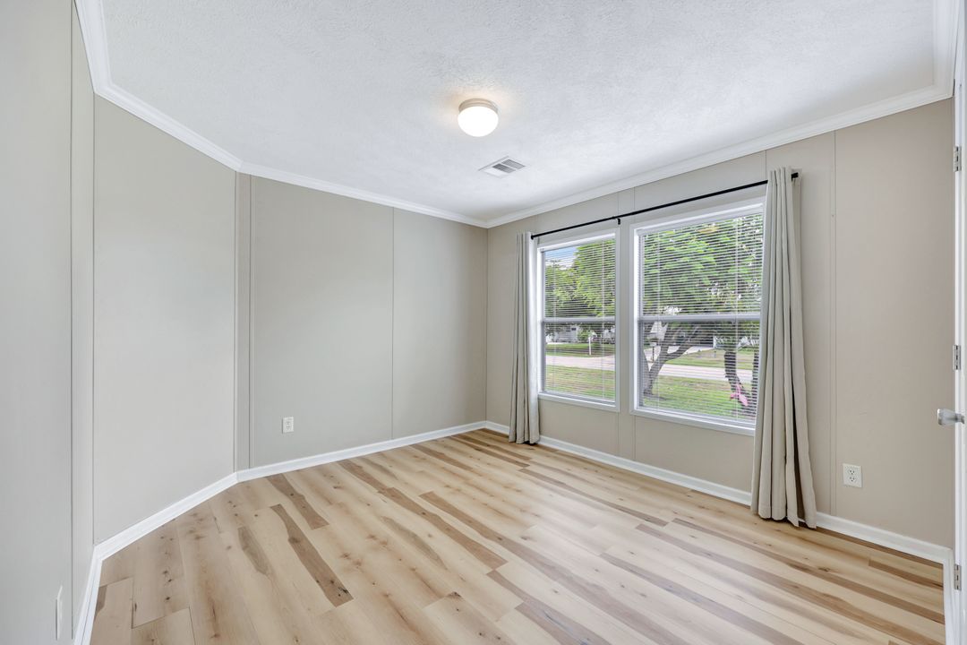 524 Menton Ln, Naples, FL 34112