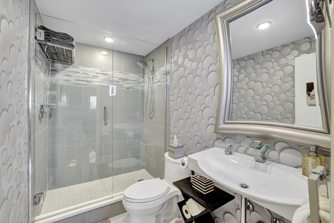 555 Park Shore Dr #503, Naples, FL 34103