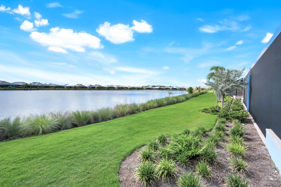 8852 Yucatan Ct, Naples, FL 34112