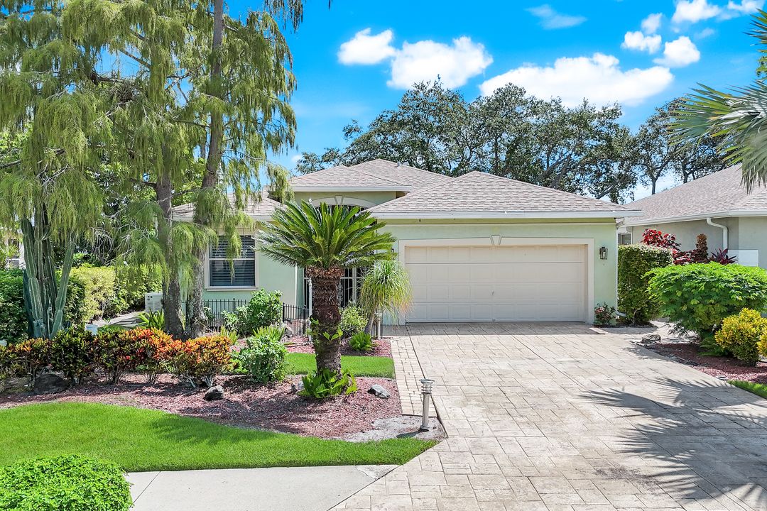 200 Stanhope Cir, Naples, FL 34104