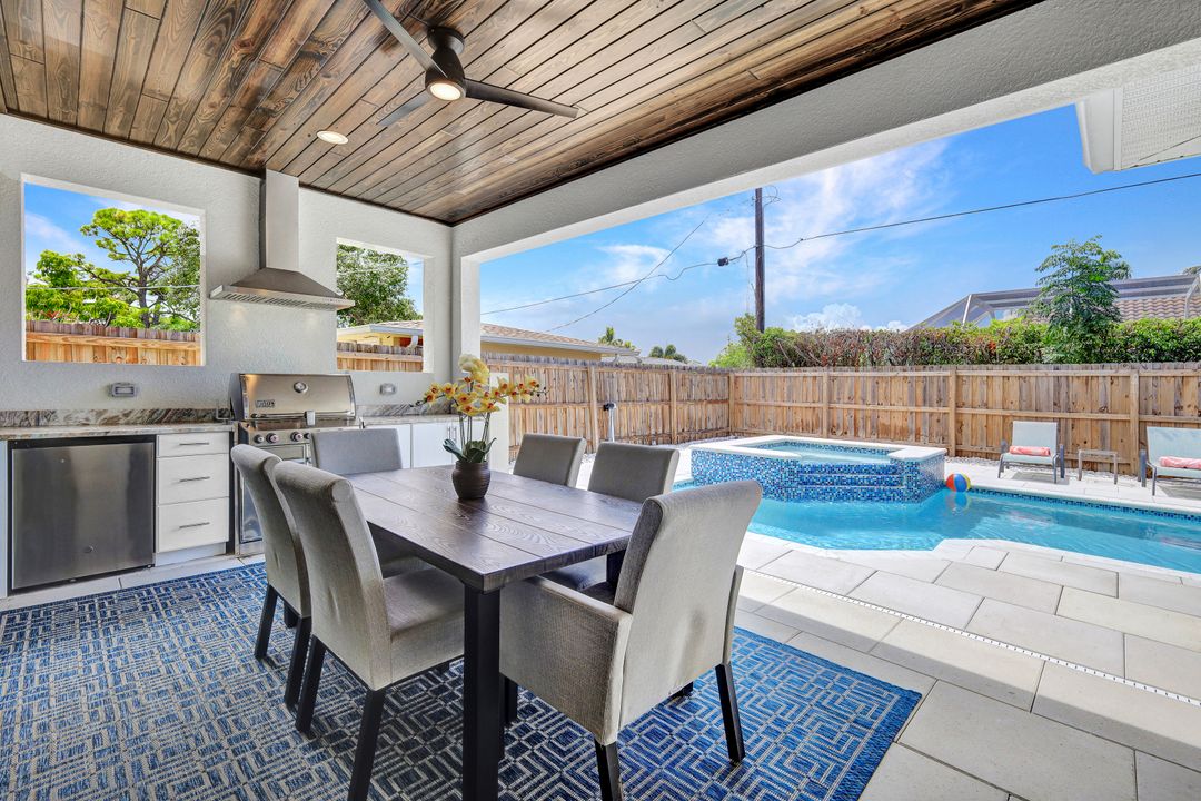 574 94th Ave N, Naples, FL 34108