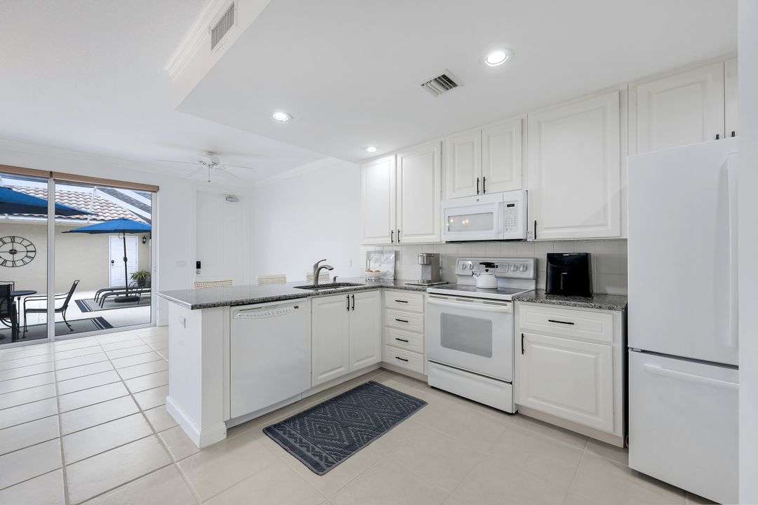 6214 Towncenter Cir, Naples, FL 34119