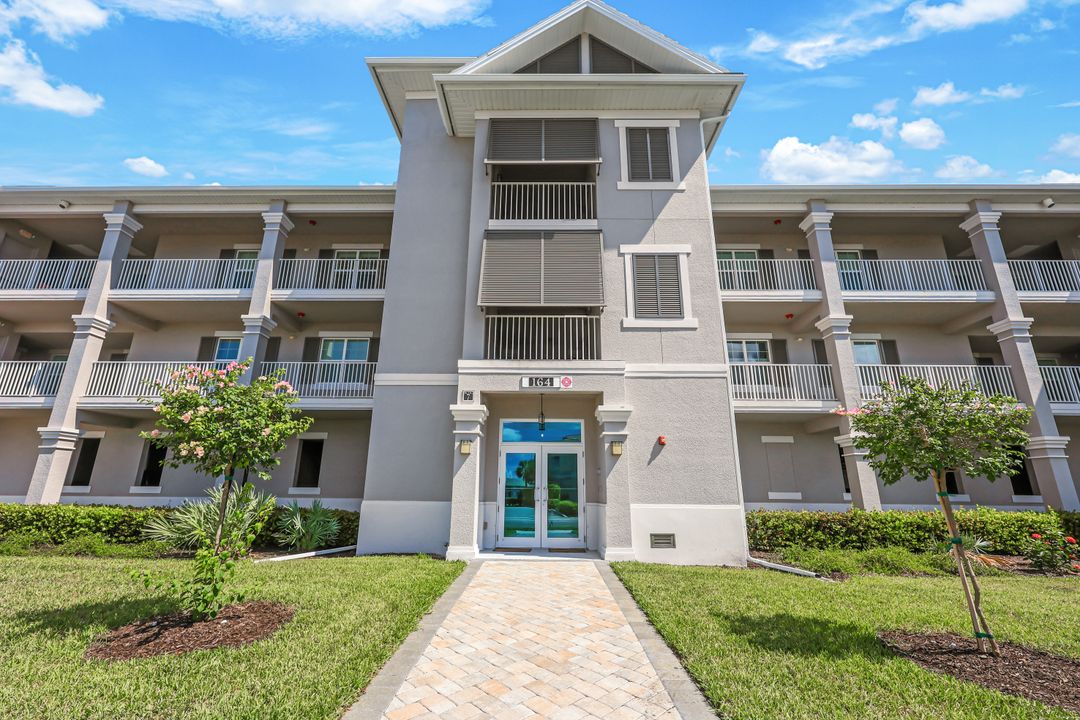 164 Indies Dr E #203, Naples, FL 34114
