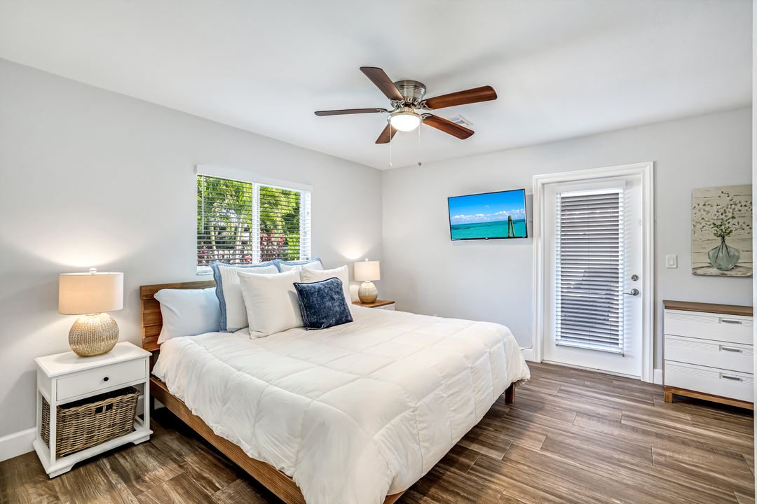 737 91st Ave N, Naples, FL 34108