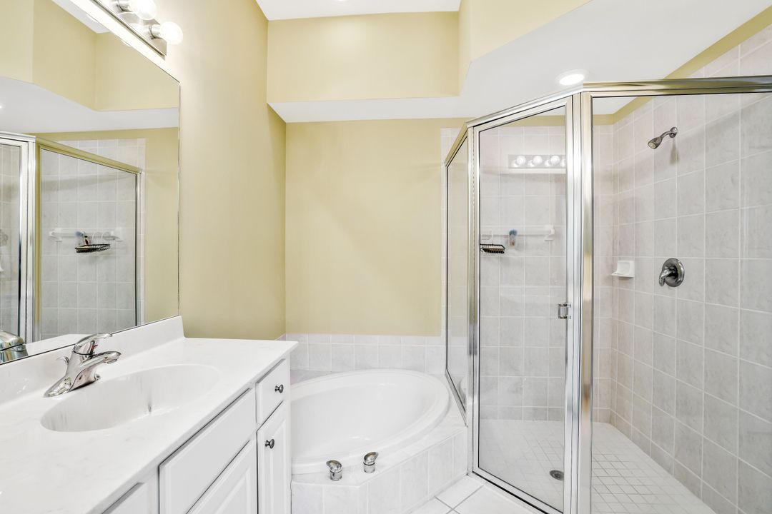 6679 Castlelawn Pl, Naples, FL 34113