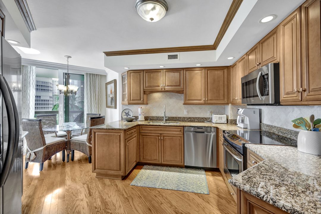 4551 Gulf Shore Blvd N #505, Naples, FL 34103