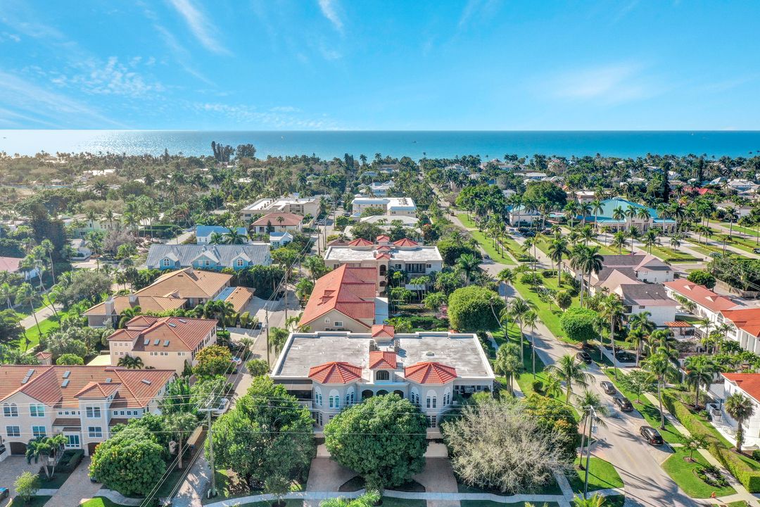 1006 5th St S, Naples, FL 34102