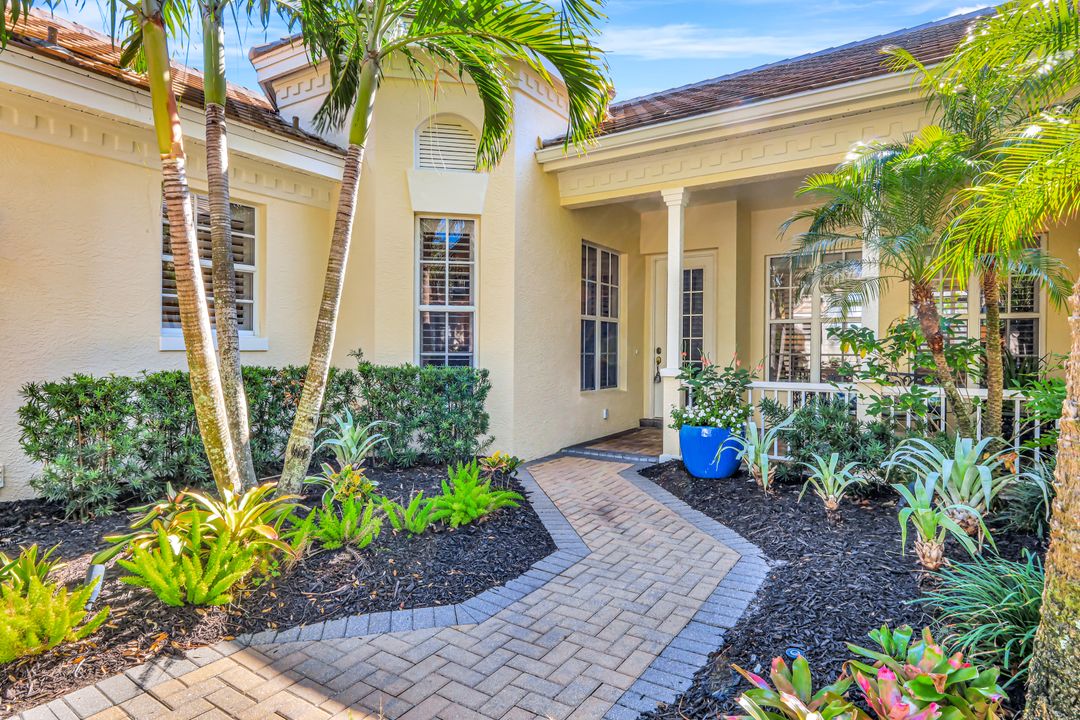 3671 Olde Cottage Ln, Bonita Springs, FL 34134