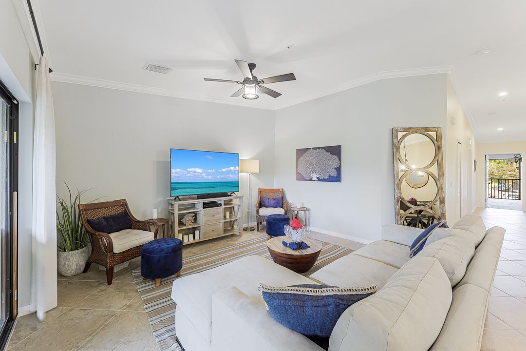 9828 Venezia Cir #1124, Naples, FL 34113