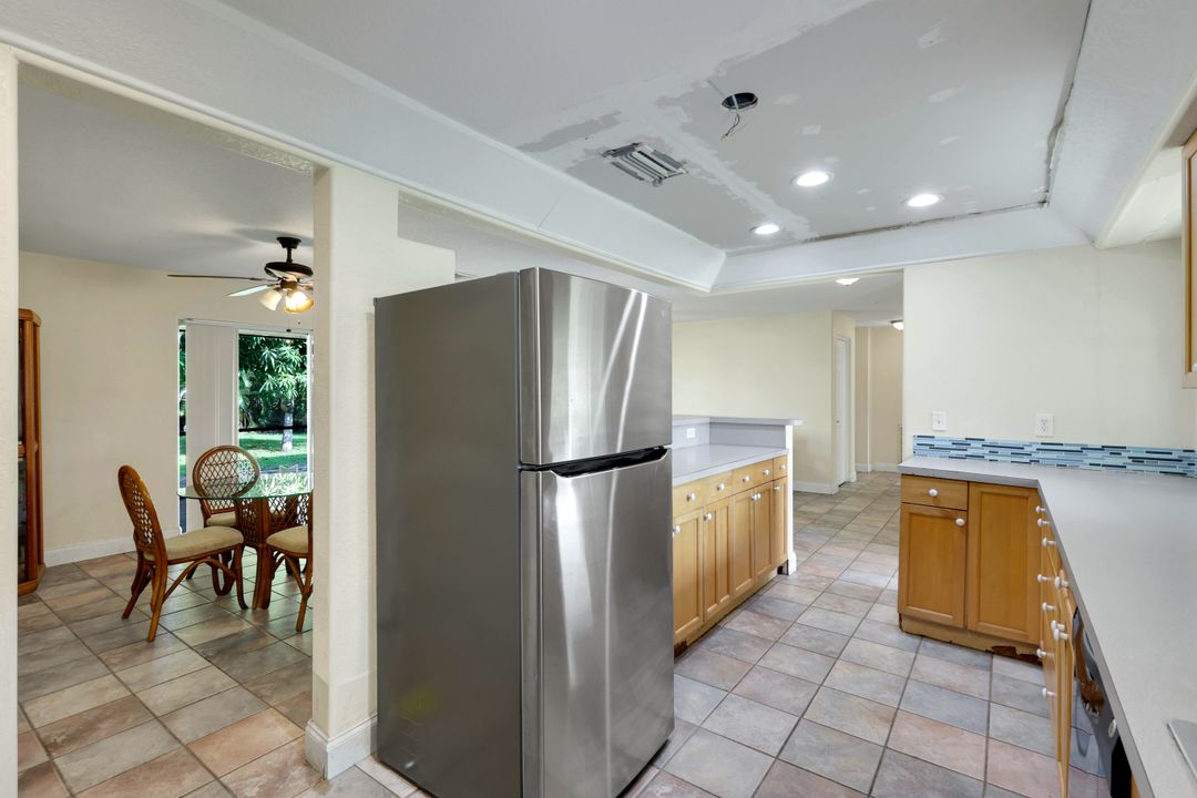 5248 Versaille Ct, Cape Coral, FL 33904