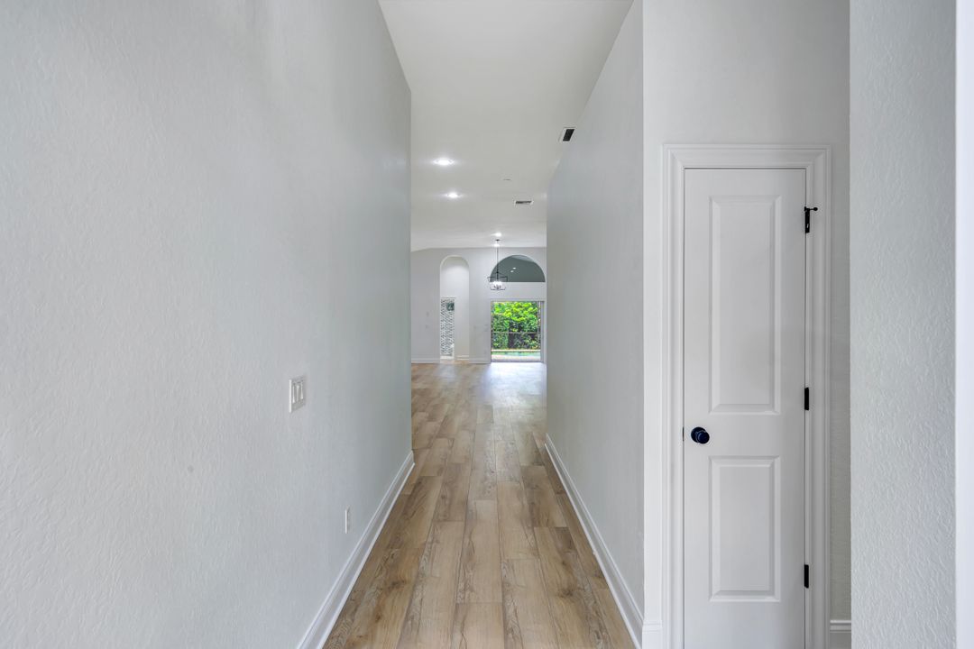 7052 Timberland Cir, Naples, FL 34109