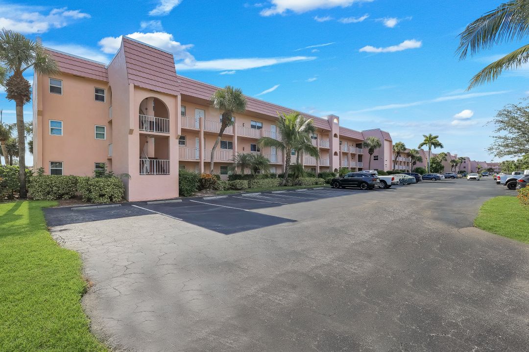 225 Turtle Lake Ct #209, Naples, FL 34105