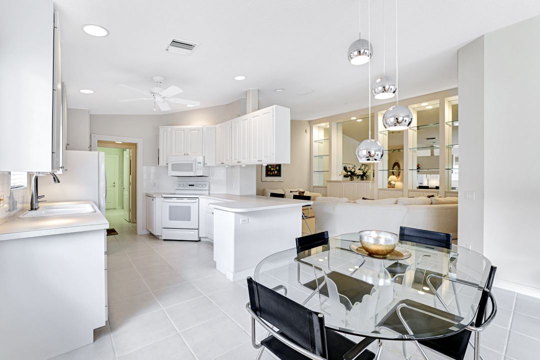 4307 Redonda Ln, Naples, FL 34119