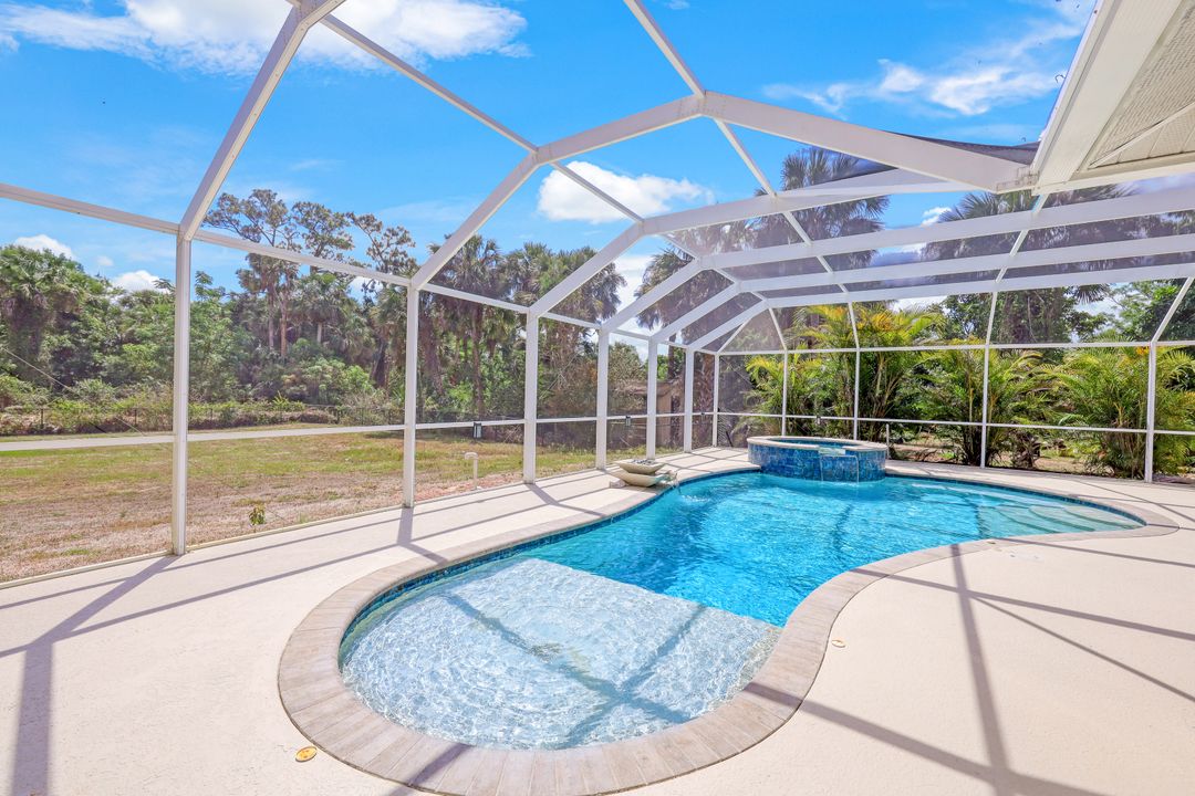 320 19th St NW, Naples, FL 34120