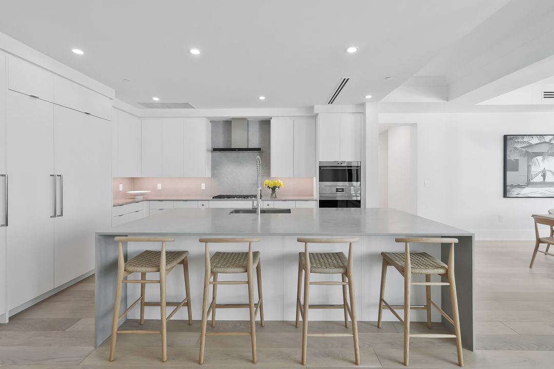 1130 3rd Ave S #105, Naples, FL 34102