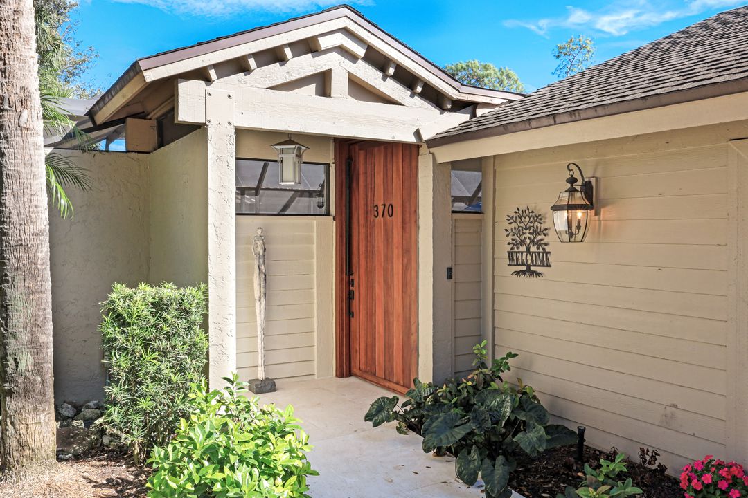 370 Edgemere Way N, Naples, FL 34105