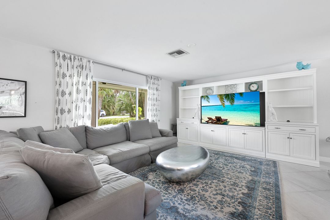 9949 Winchester Wood, Naples, FL 34109