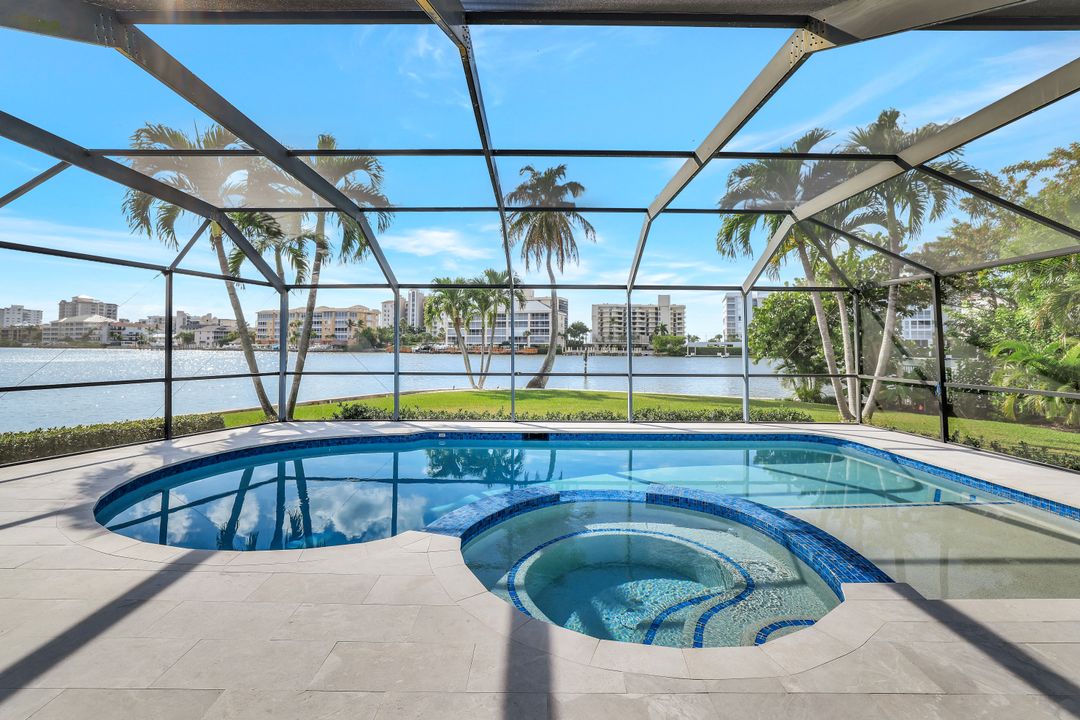 236 Lagoon Ave, Naples, FL 34108