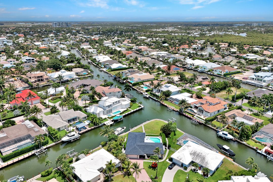 2140 Shad Ct, Naples, FL 34102