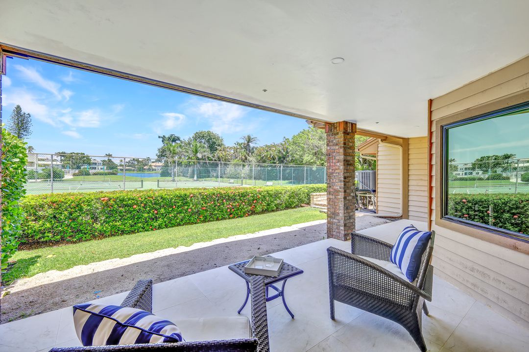 563 Park Shore Dr, Naples, FL 34103