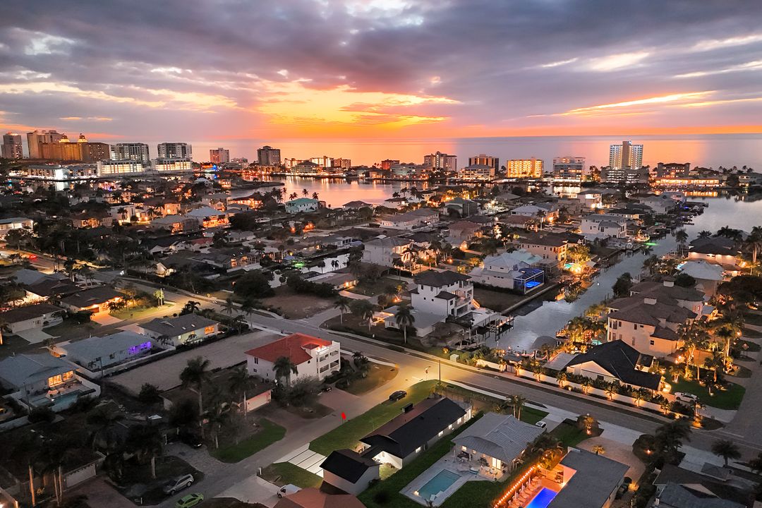 10002 Vanderbilt Dr, Naples, FL 34108