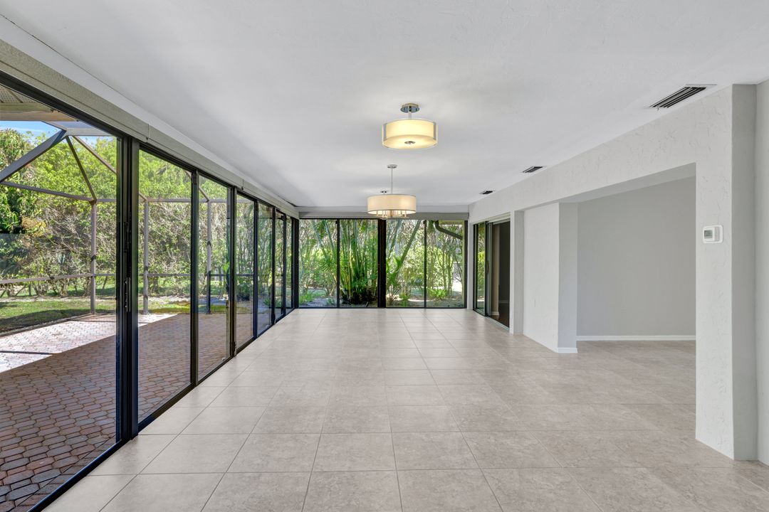 10631 Regent Cir, Naples, FL 34109