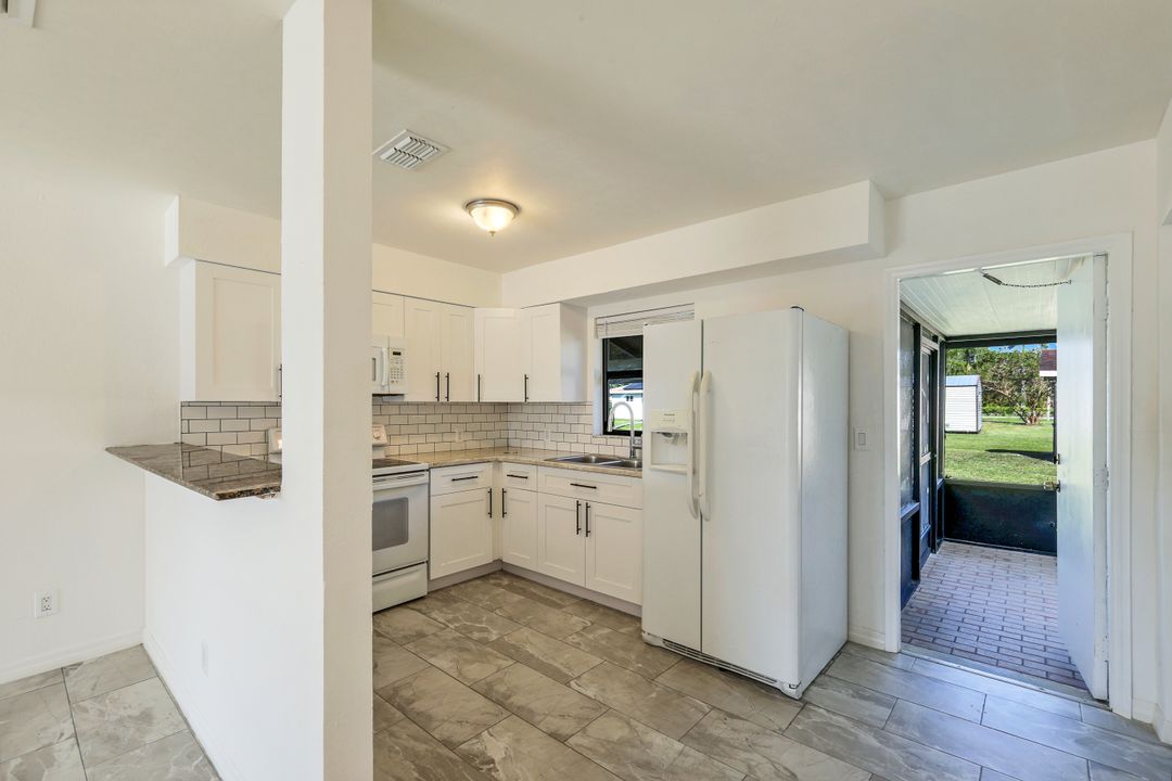 2208 Iris Way, Fort Myers, FL 33905