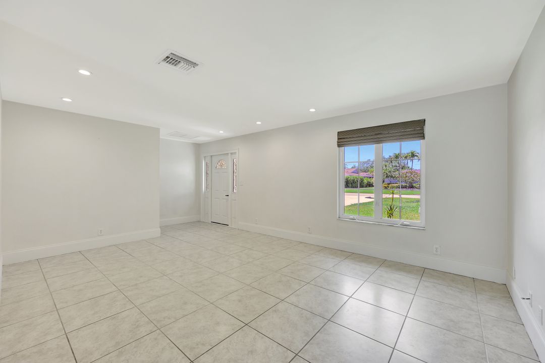 124 Flame Vine Dr, Naples, FL 34110