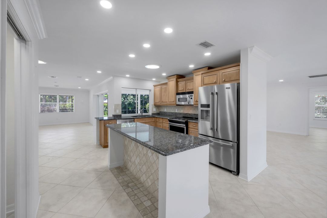 750 Southern Pines Dr, Naples, FL 34103