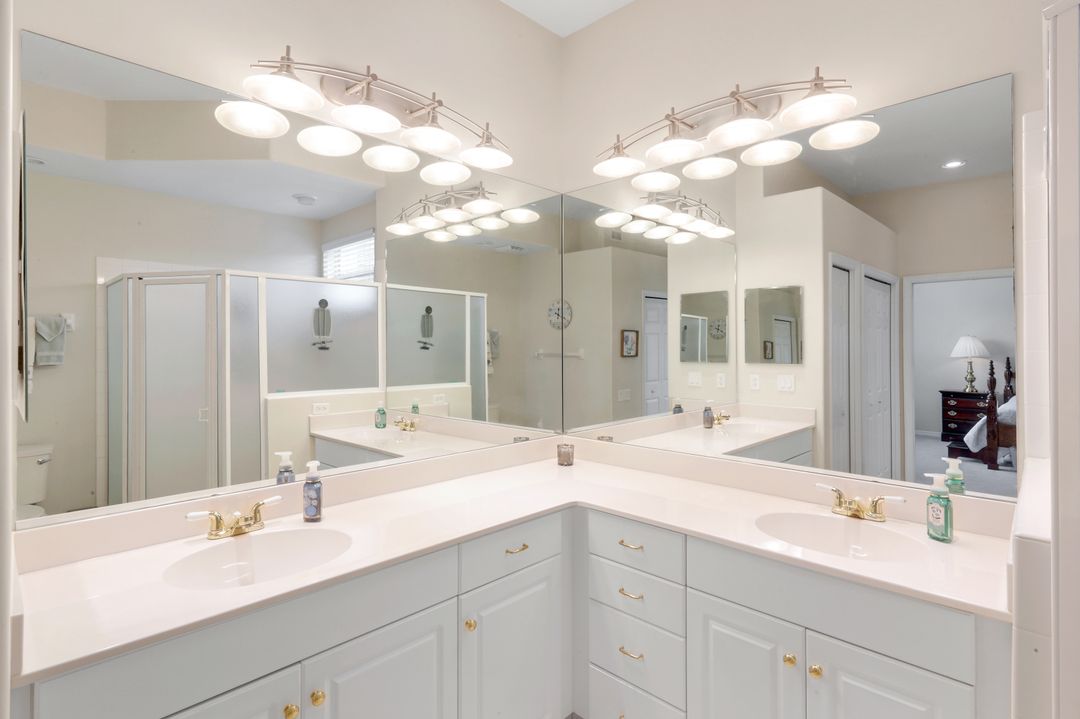 8231 Parkstone Pl #301, Naples, FL 34120