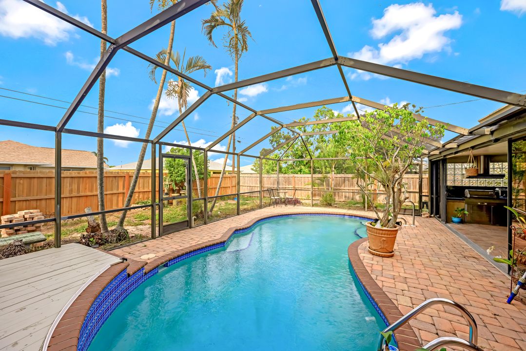 916 SE 30th Ln, Cape Coral, FL 33904