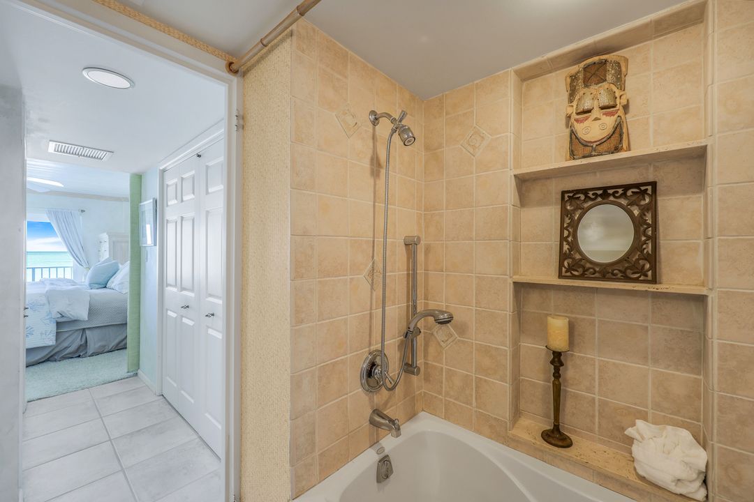 1977 Gulf Shore Blvd N #303, Naples, FL 34102