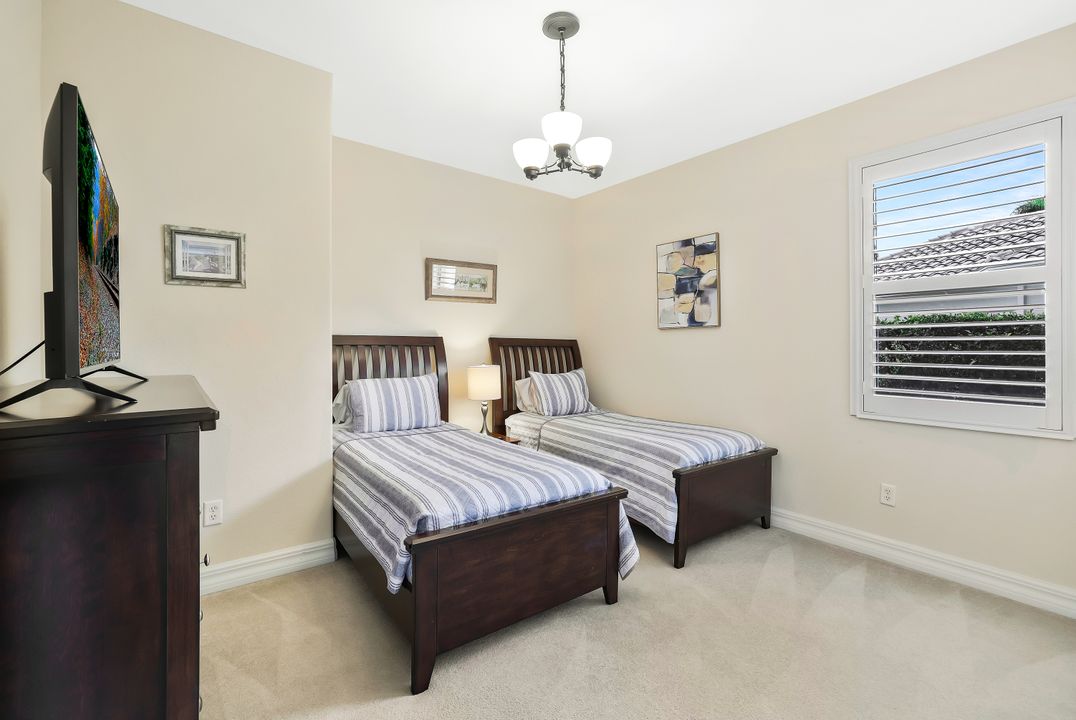 981 Tivoli Ct, Naples, FL 34104