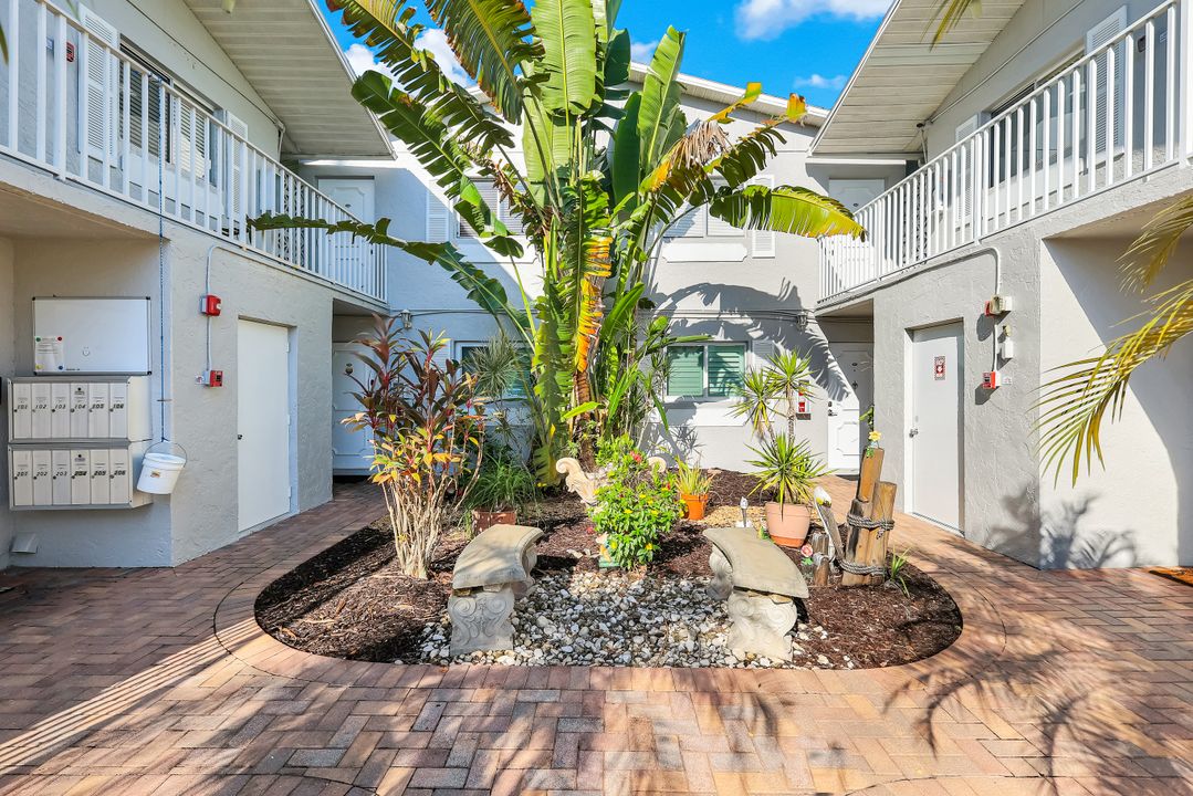8148 Country Rd #101, Fort Myers, FL 33919