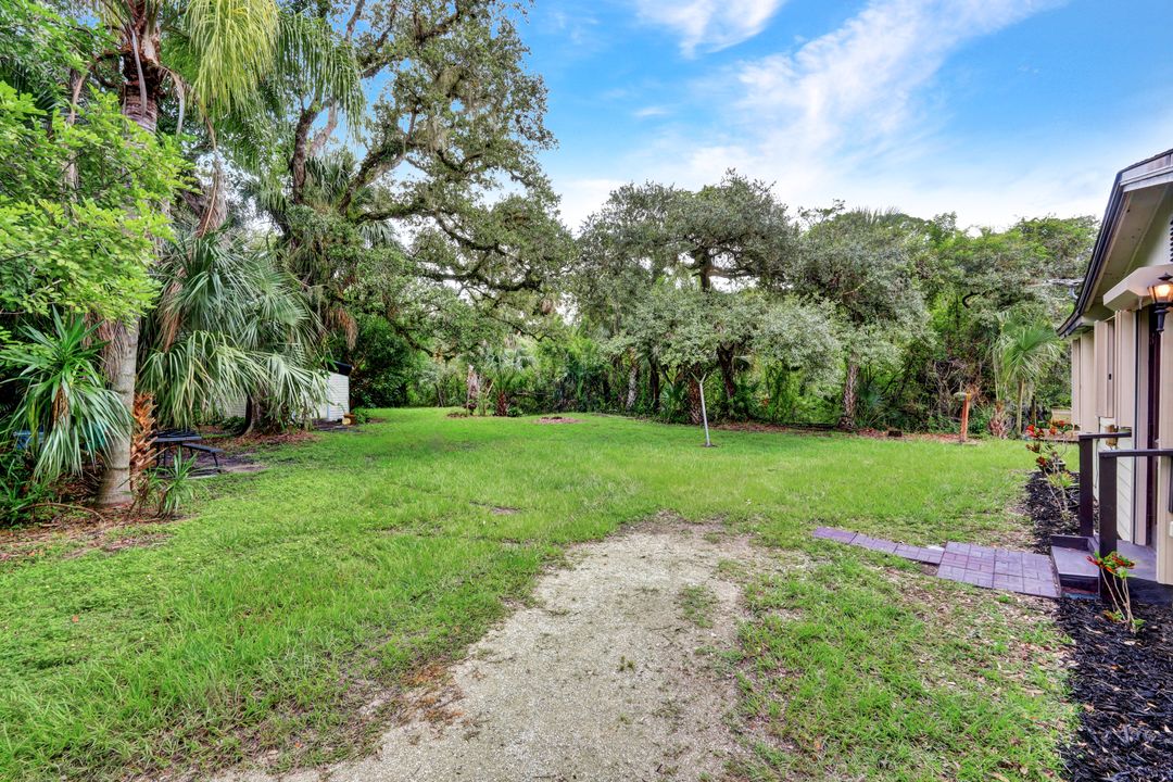 18200 Elmwood Dr, Alva, FL 33920