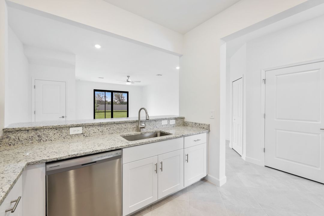 14273 Pine Lodge Ln, Fort Myers, FL 33913