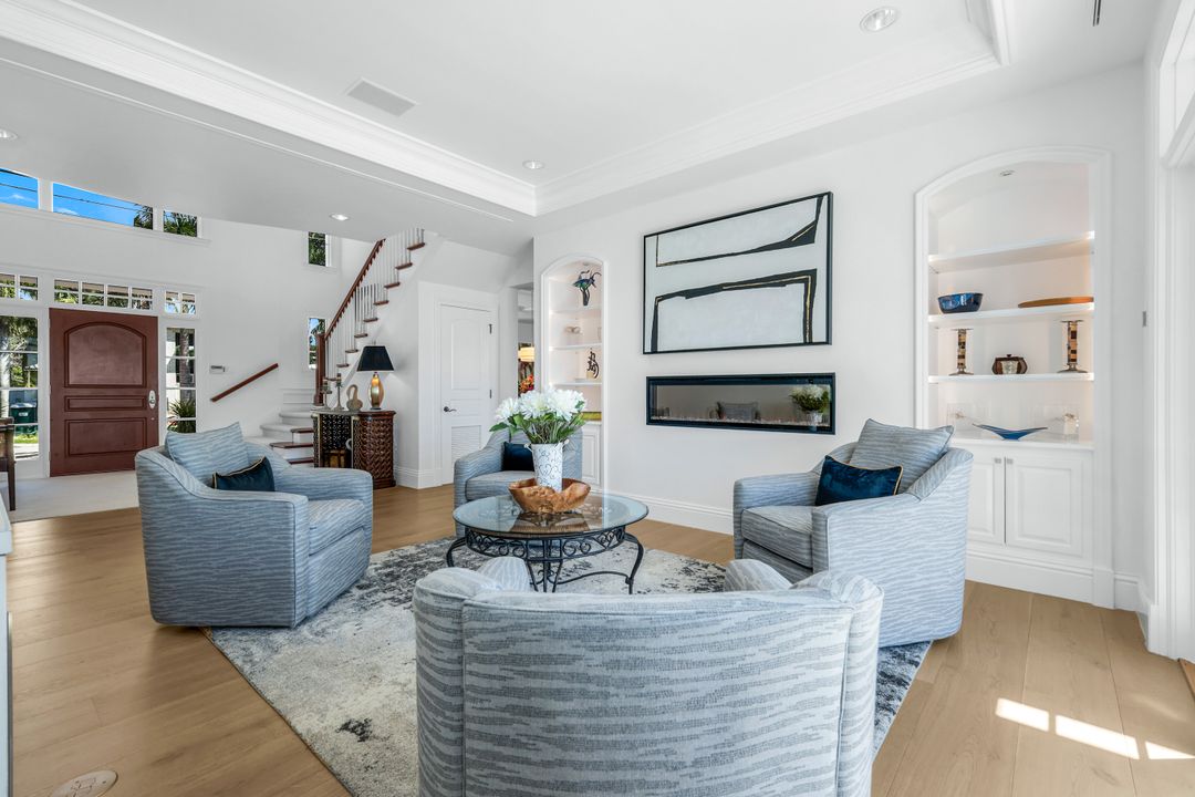 400 Springline Dr, Naples, FL 34102